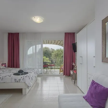 In With Terrace, Air Condition, Wifi, Washing Machine