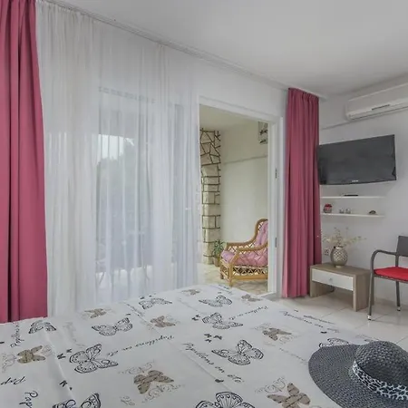 In With Terrace, Air Condition, Wifi, Washing Machine Apartment *