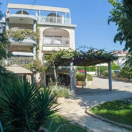 Apartment In With Terrace, Air Condition, Wifi, Washing Machine Rovinj