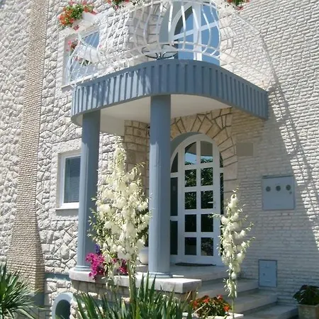In With Terrace, Air Condition, Wifi, Washing Machine Apartment