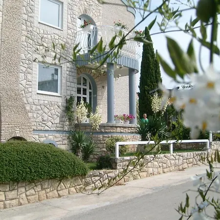 Apartment In With Terrace, Air Condition, Wifi, Washing Machine Rovinj